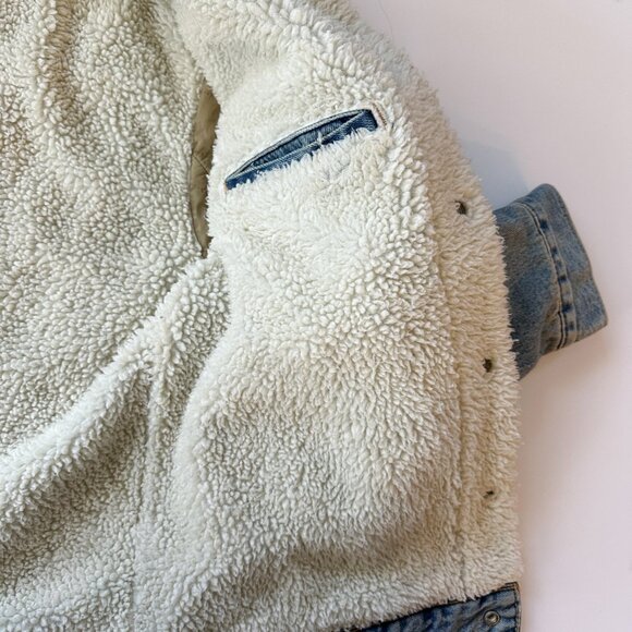 Levis Sherpa Denim Jacket - Picture 7 of 8